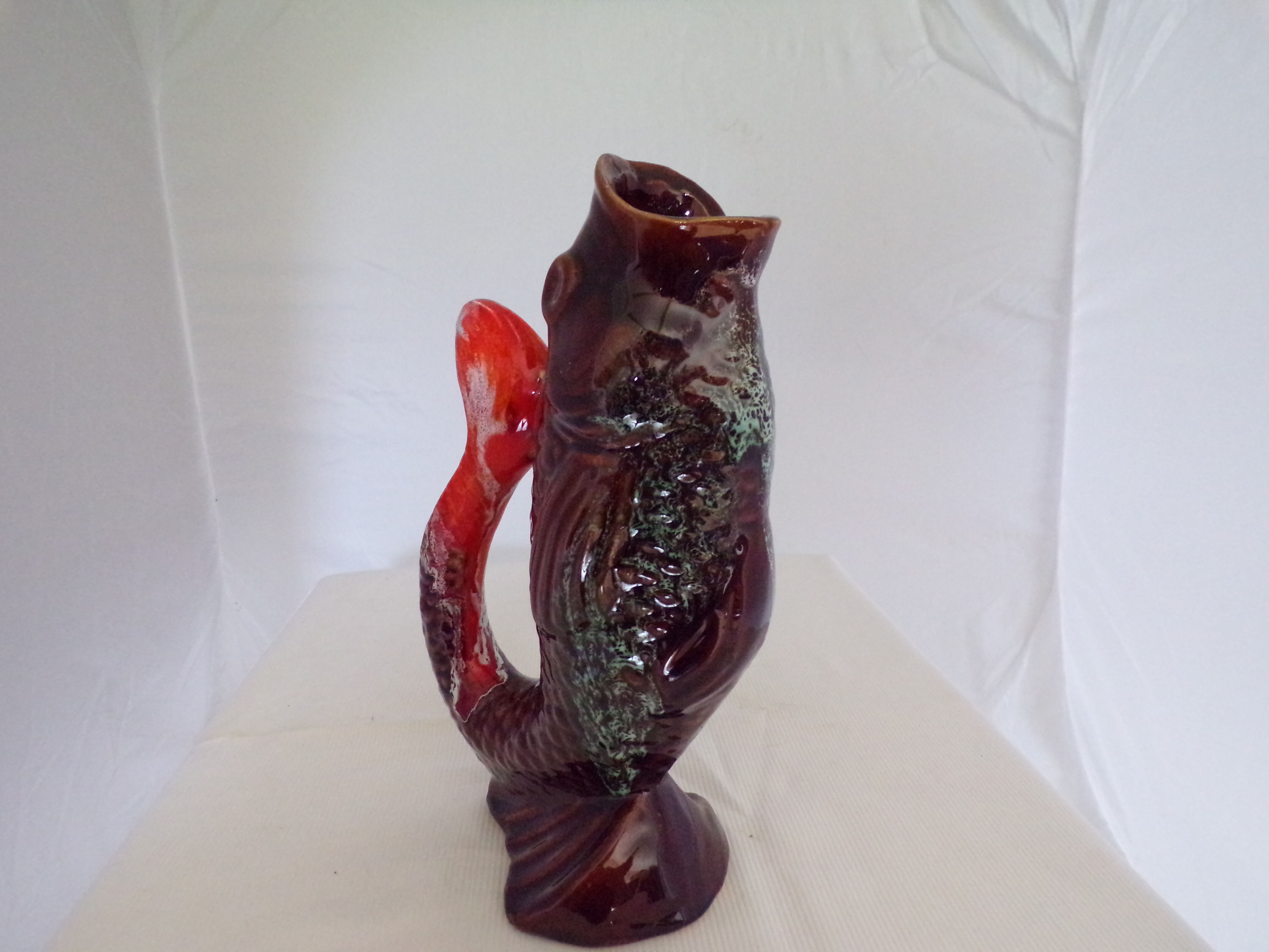 Vase-shaped ceramic fish