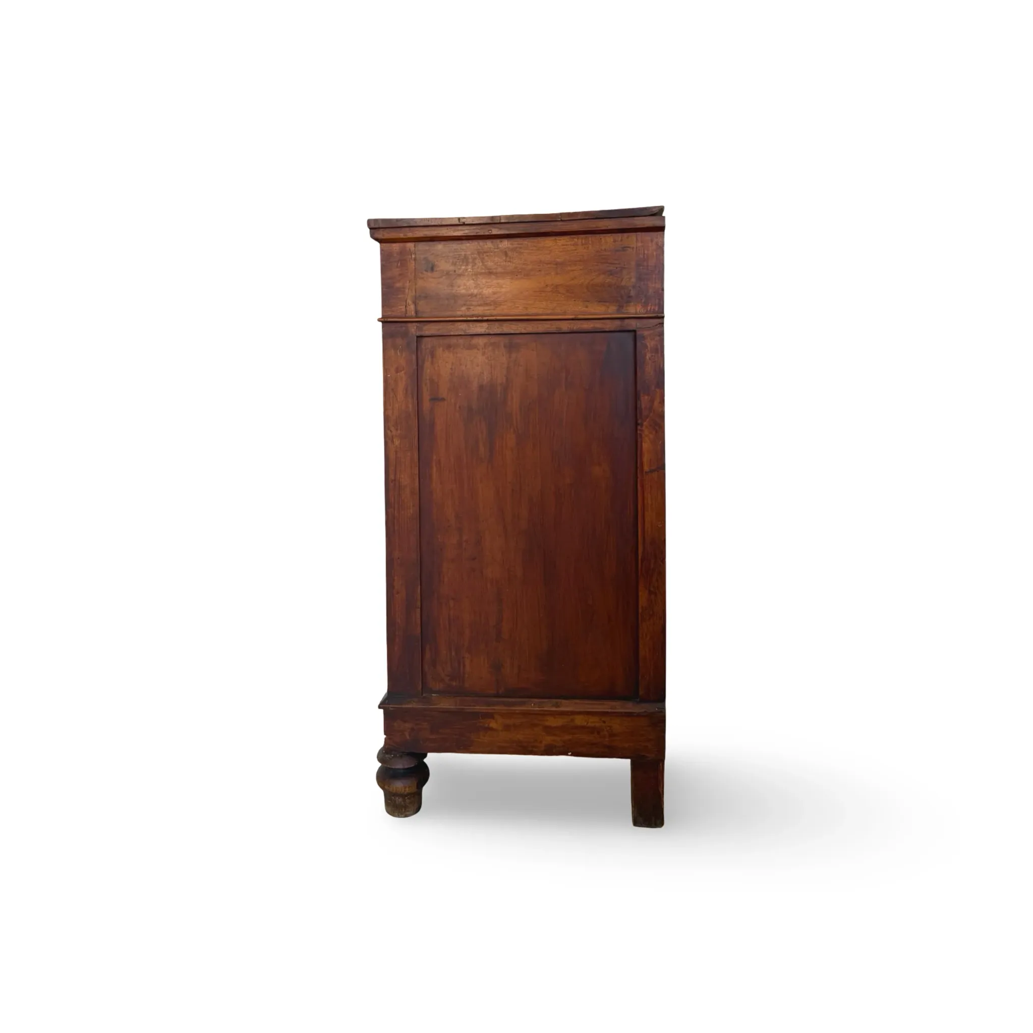 Antique Italian walnut chest of drawers dating to the late 19th centur