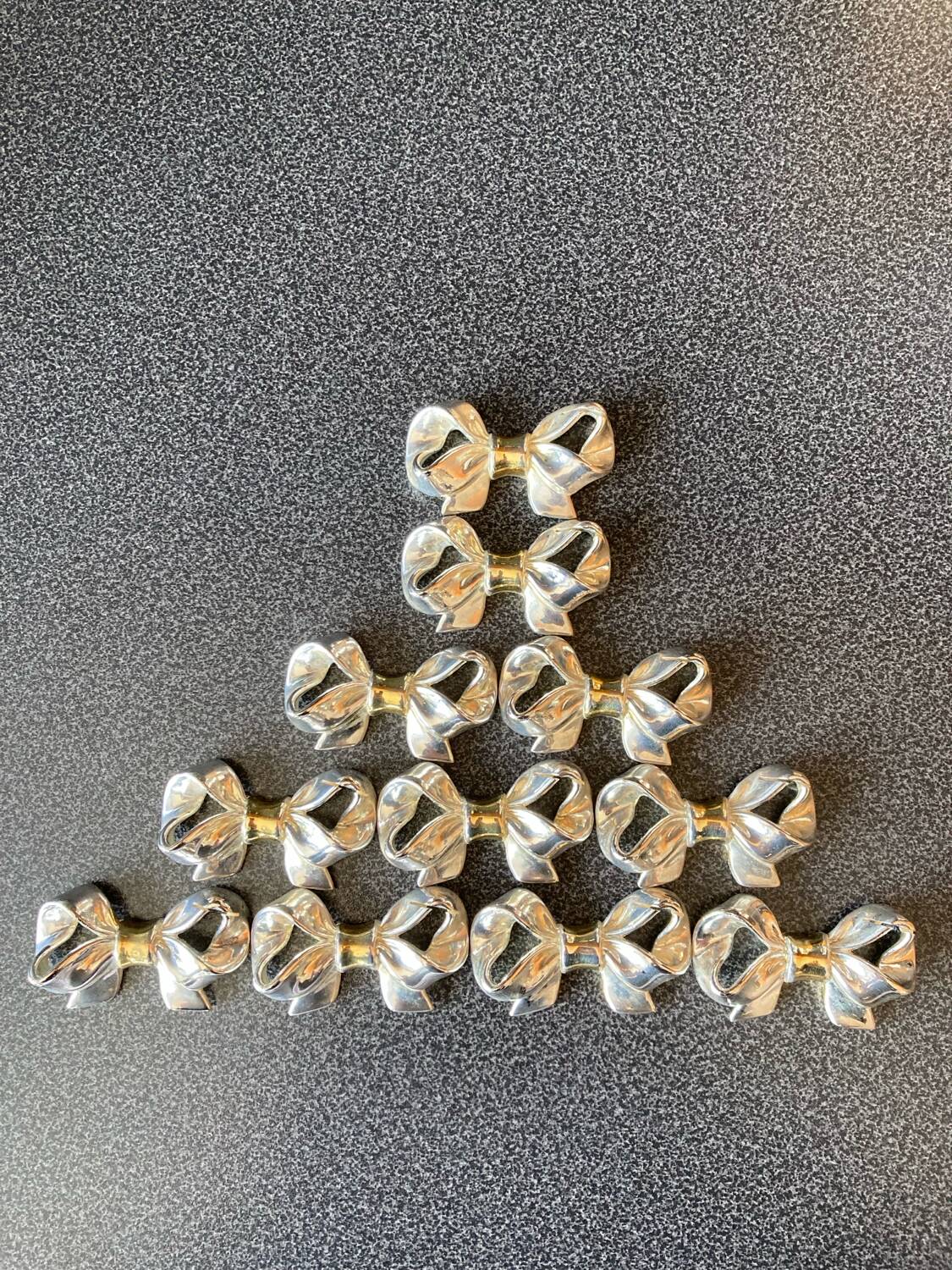 Name holders with bows in silver metal