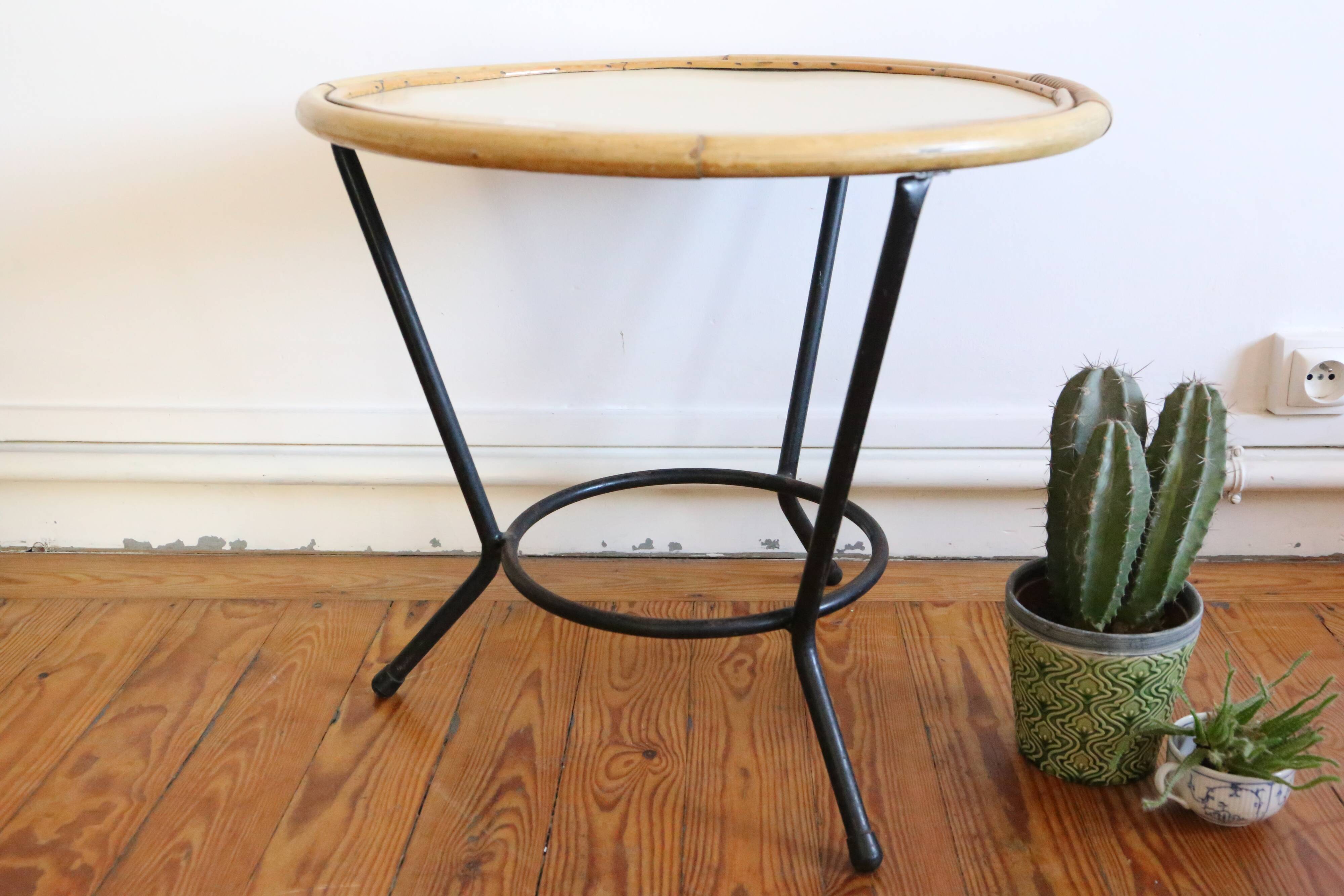 Adorable rattan coffee table and metal base, Scandinavian
