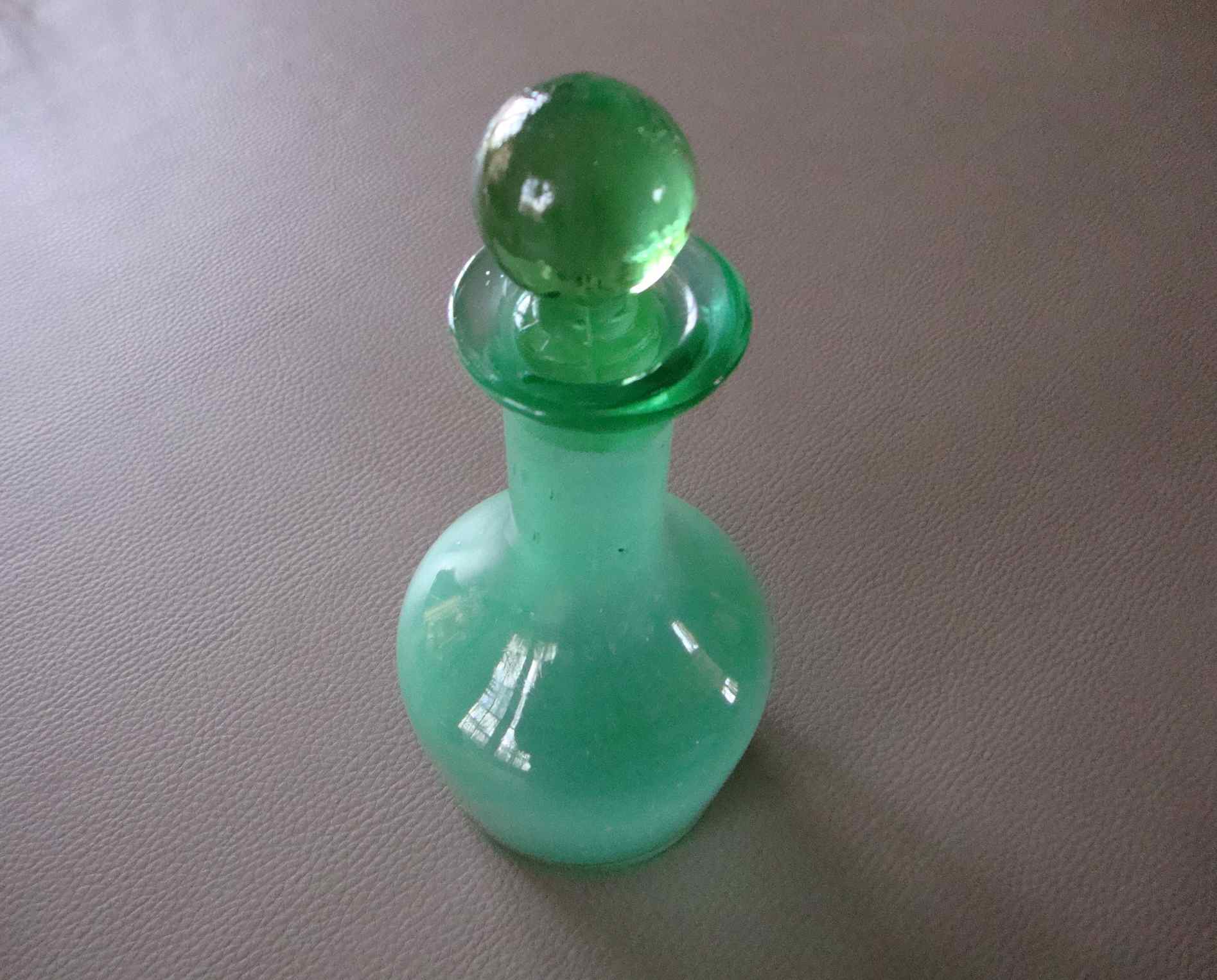 Blown glass bottle