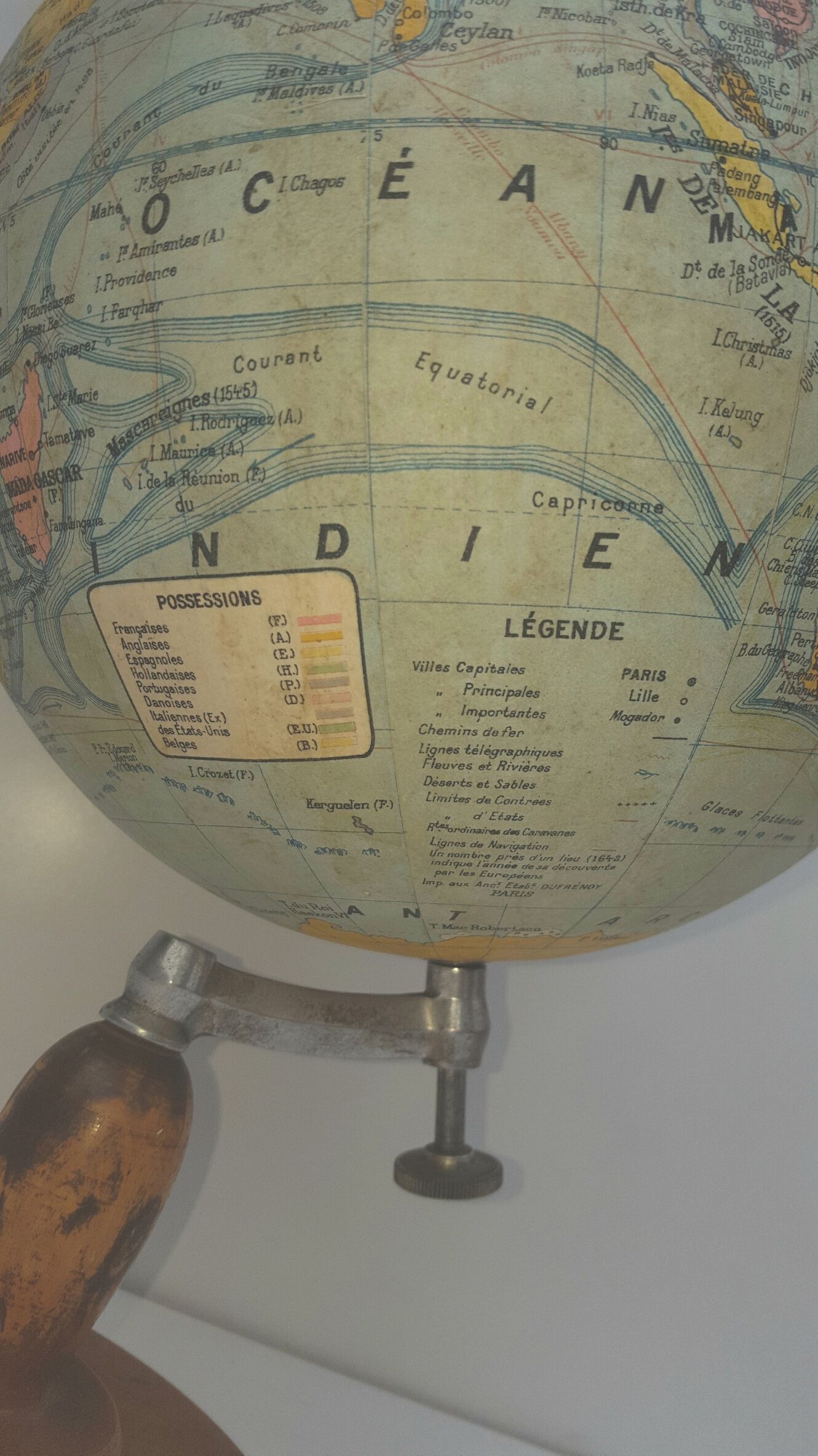 Terrestrial globe