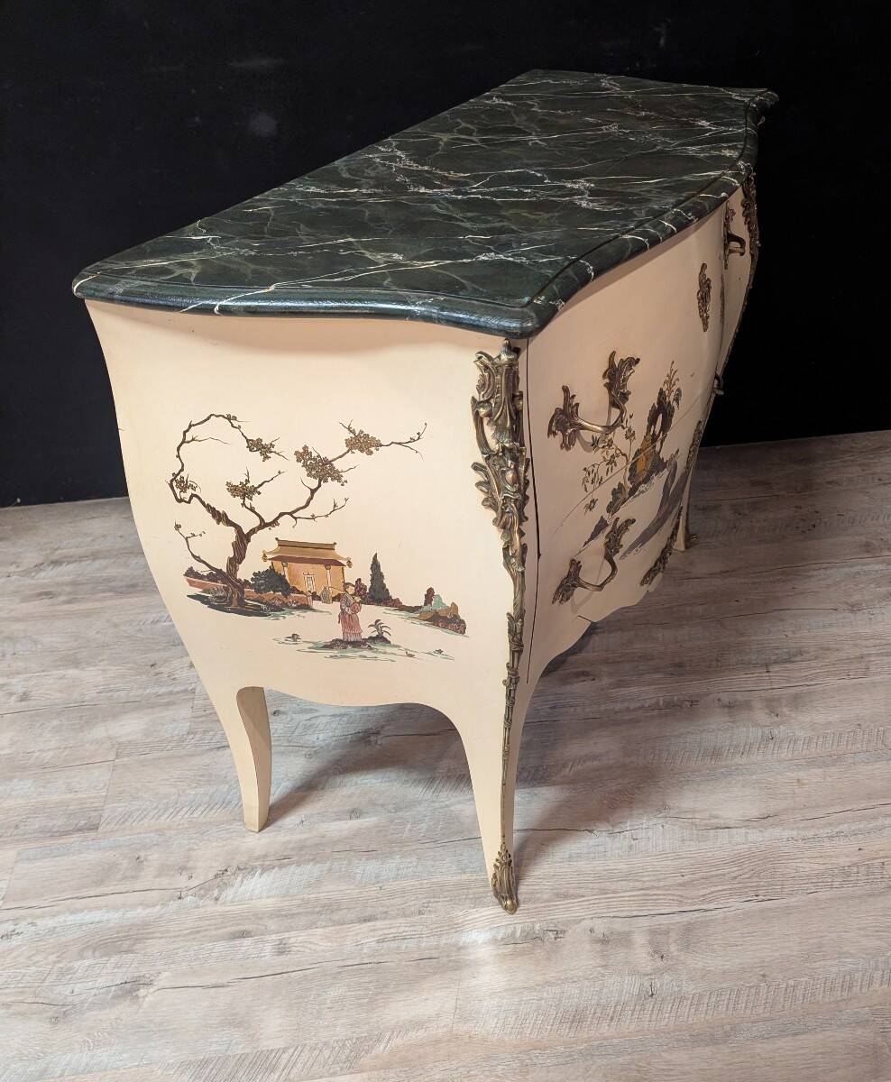 Curved Louis XV style chest of drawers with chinoiserie decoration