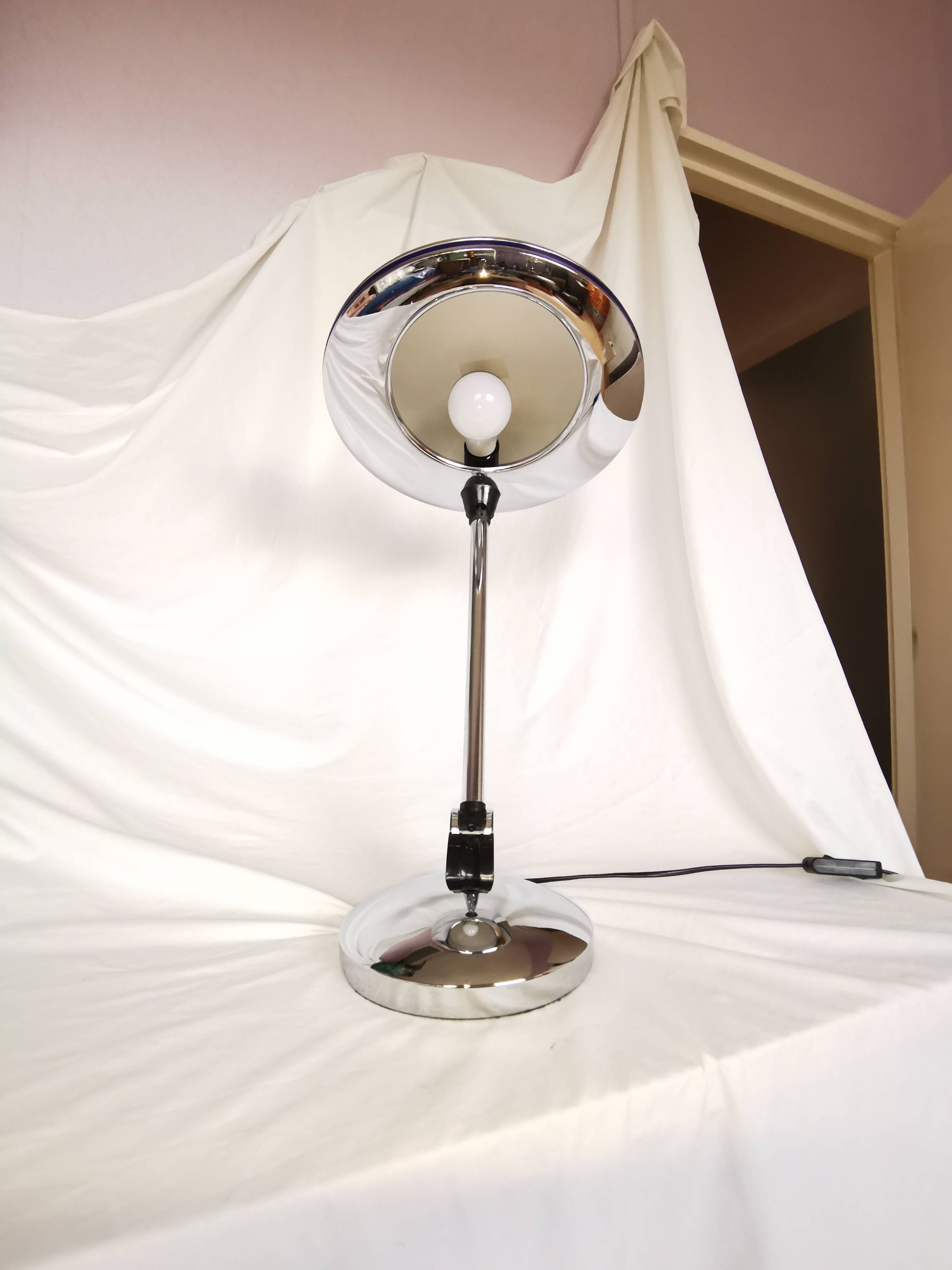 Adjustable chrome metal UFO lamp, space age, UFO, Aluminor, France, 1980.