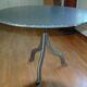 Table d’artiste créateur indépendant, ronde, en acier, style industriel, état neuf