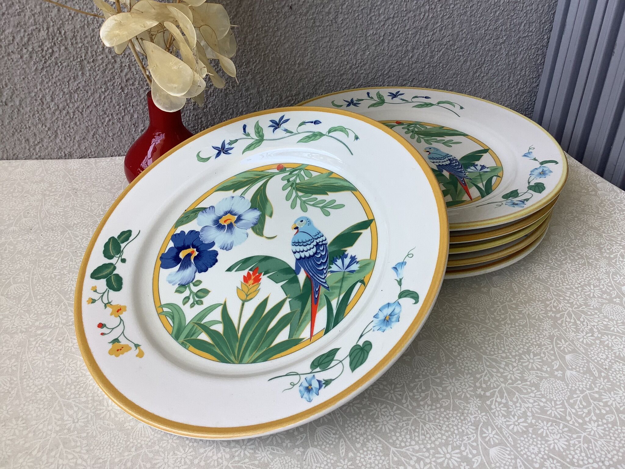 Ara Pier Import Japan Hibiscus and Parrot plates