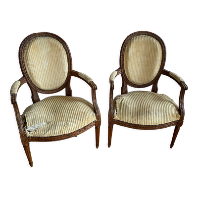 Paire de fauteuils médaillon époque Louis 16