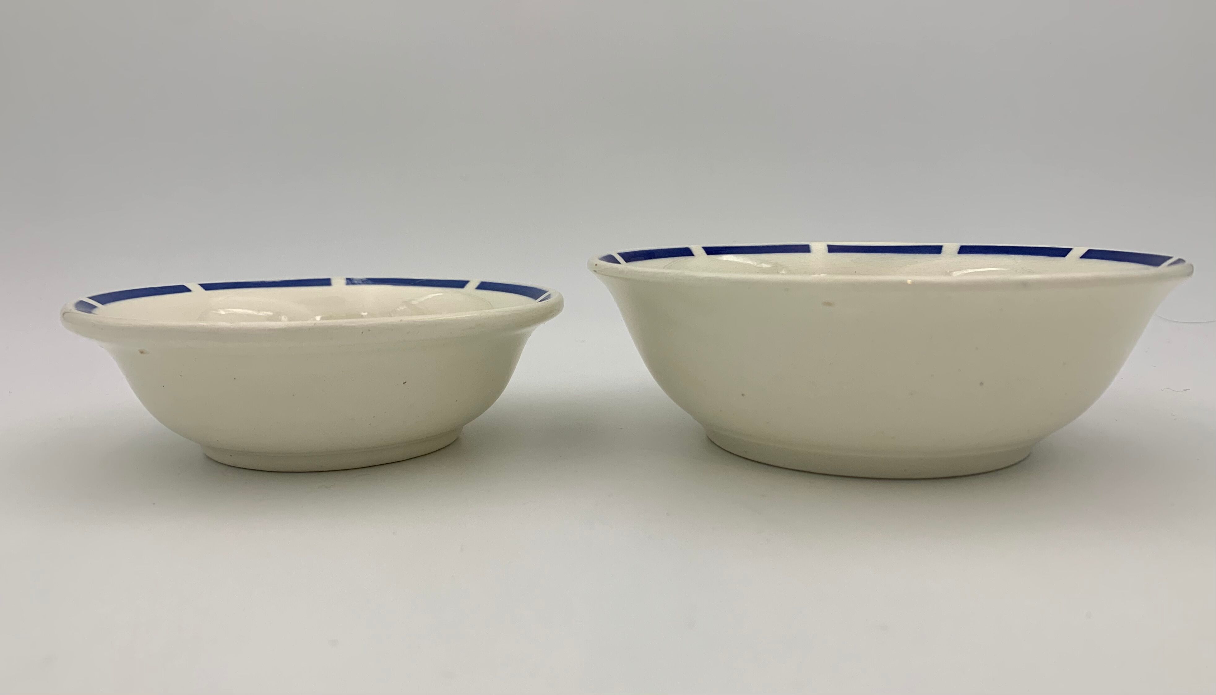 Two vintage cups in white earthenware, blue ledé 1950