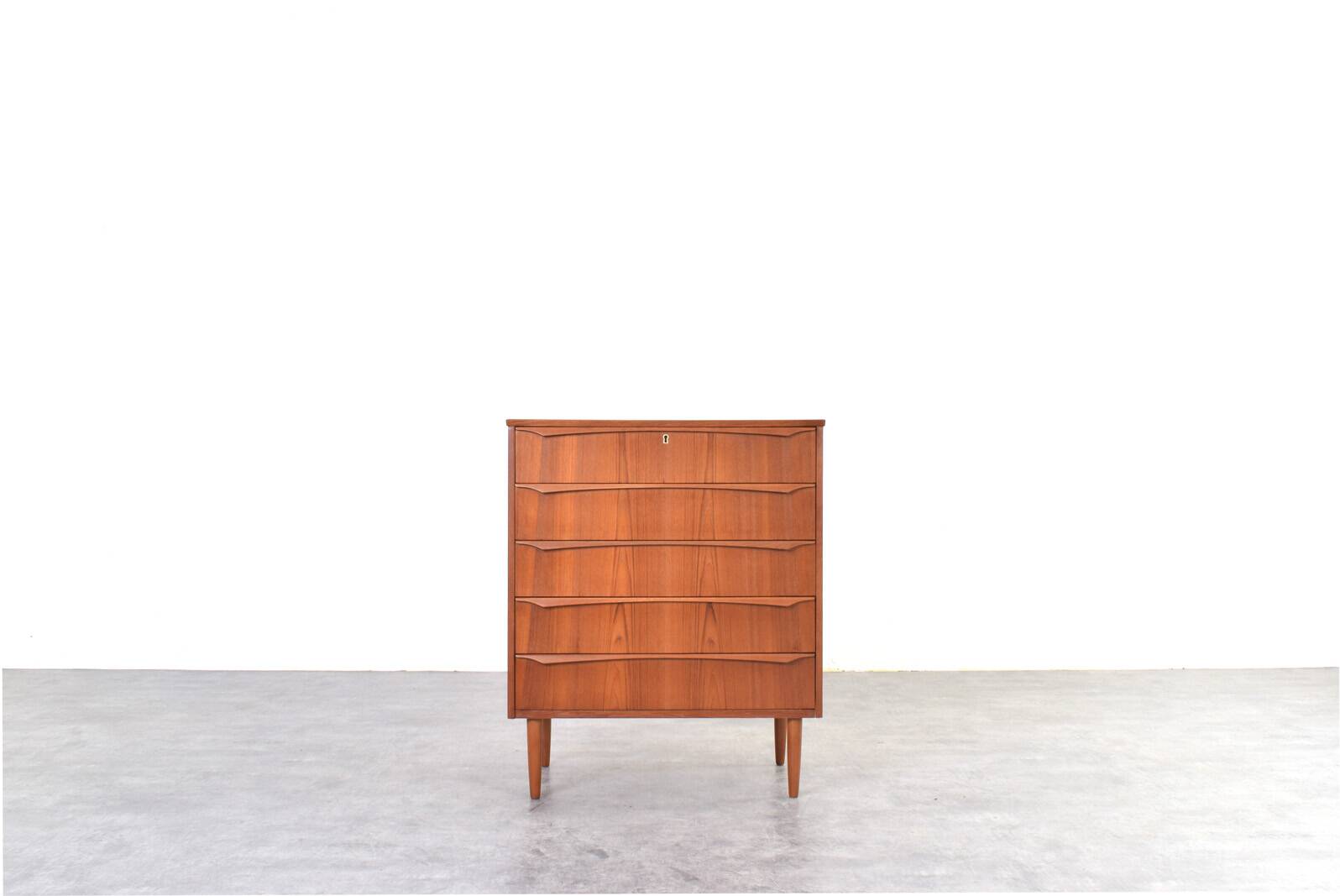 Commode en teck danois des années 1960.