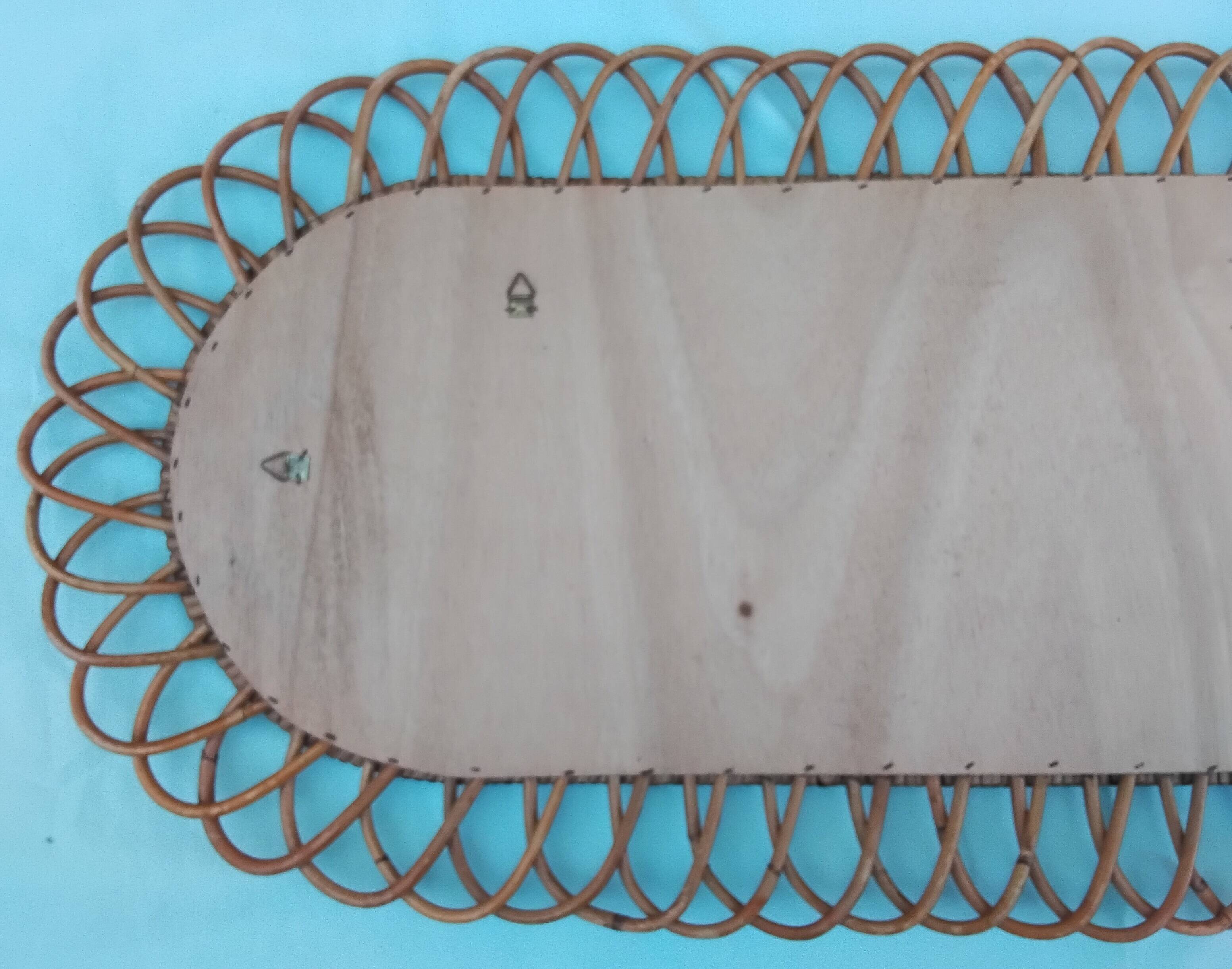 Oval mirror in rattan