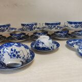 Magnifique Service de 12 Tasses et Soucoupes en Porcelaine