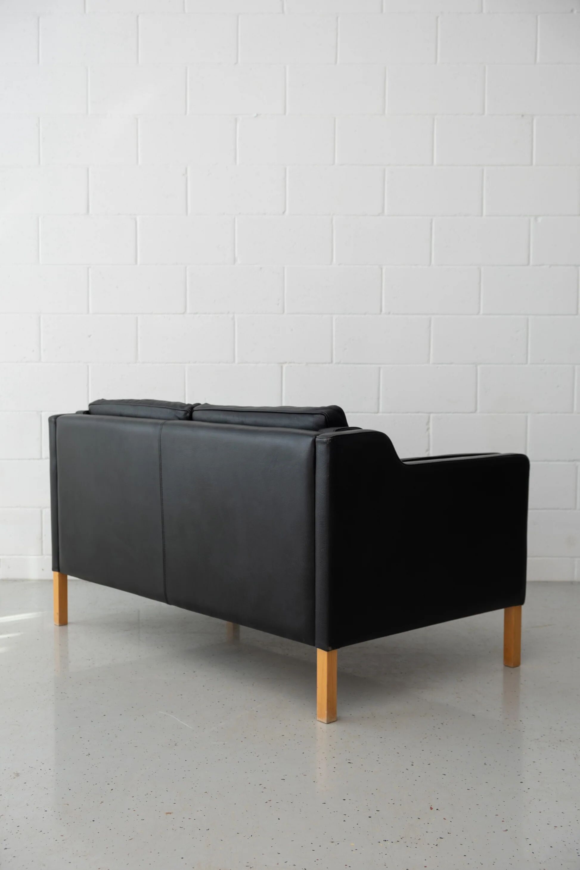 Stouby black leather sofa