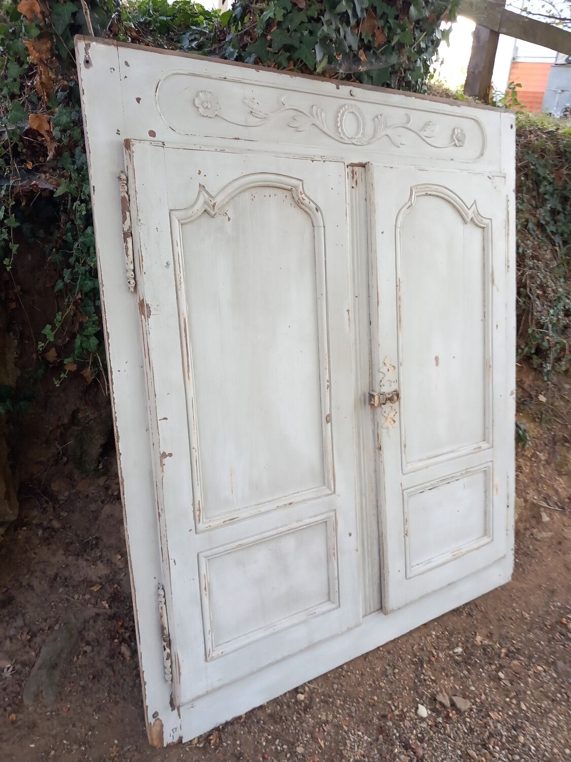 2 portes de placard anciennes en bois avec chassis