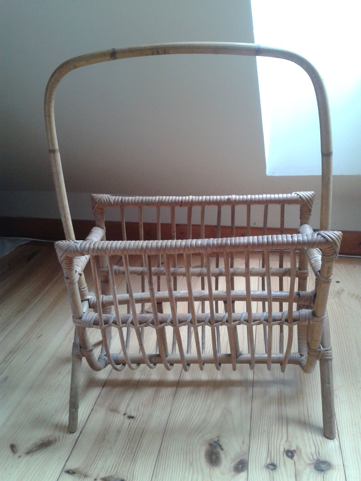 Rattan magazine rack 60s 70s