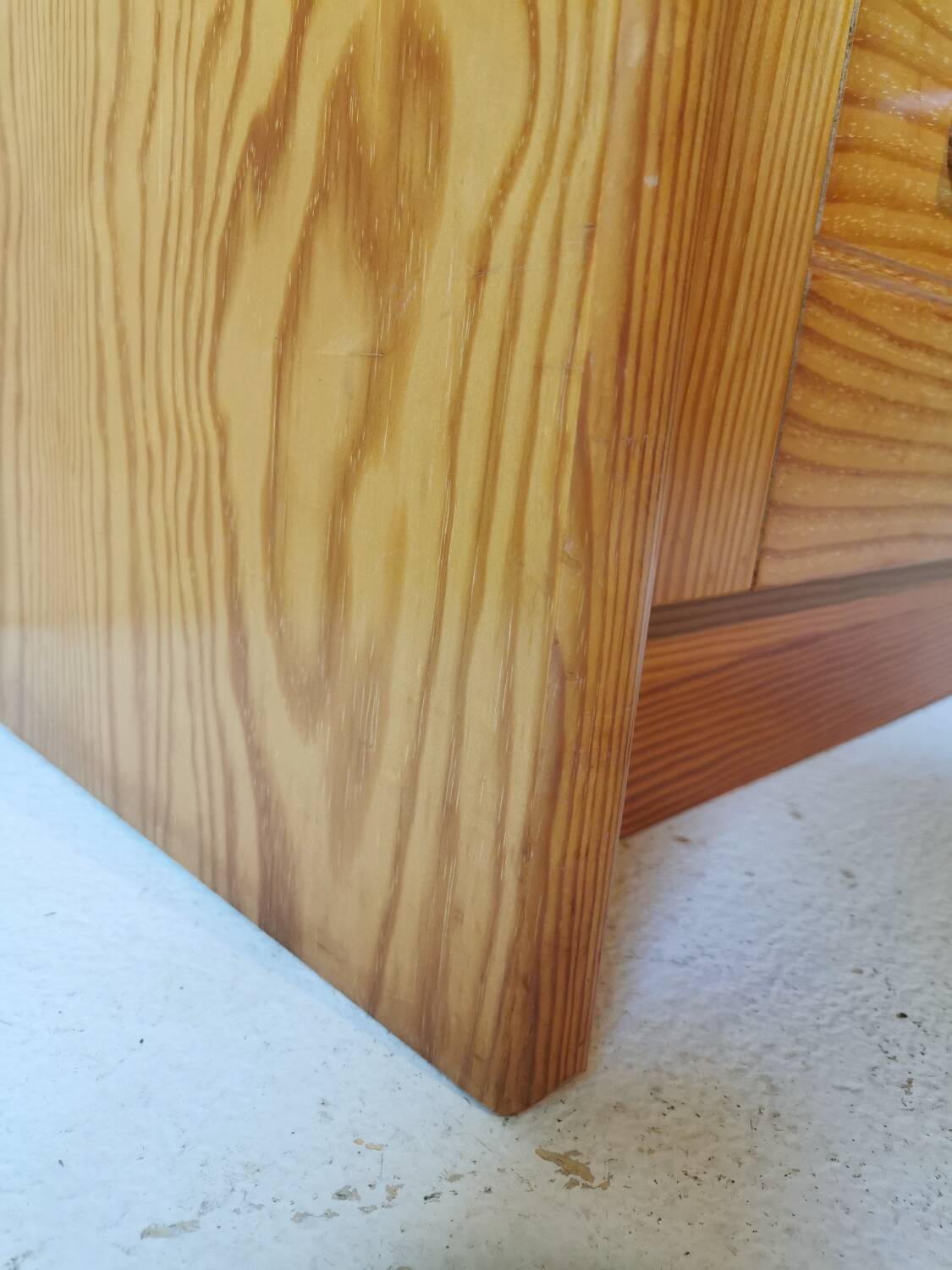 Pine chest of drawers