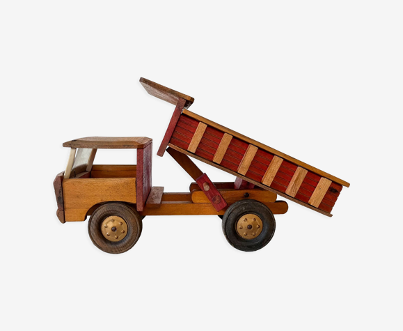 Camion à benne basculante en bois de la marque française dejou, modèle  63.20 | Selency