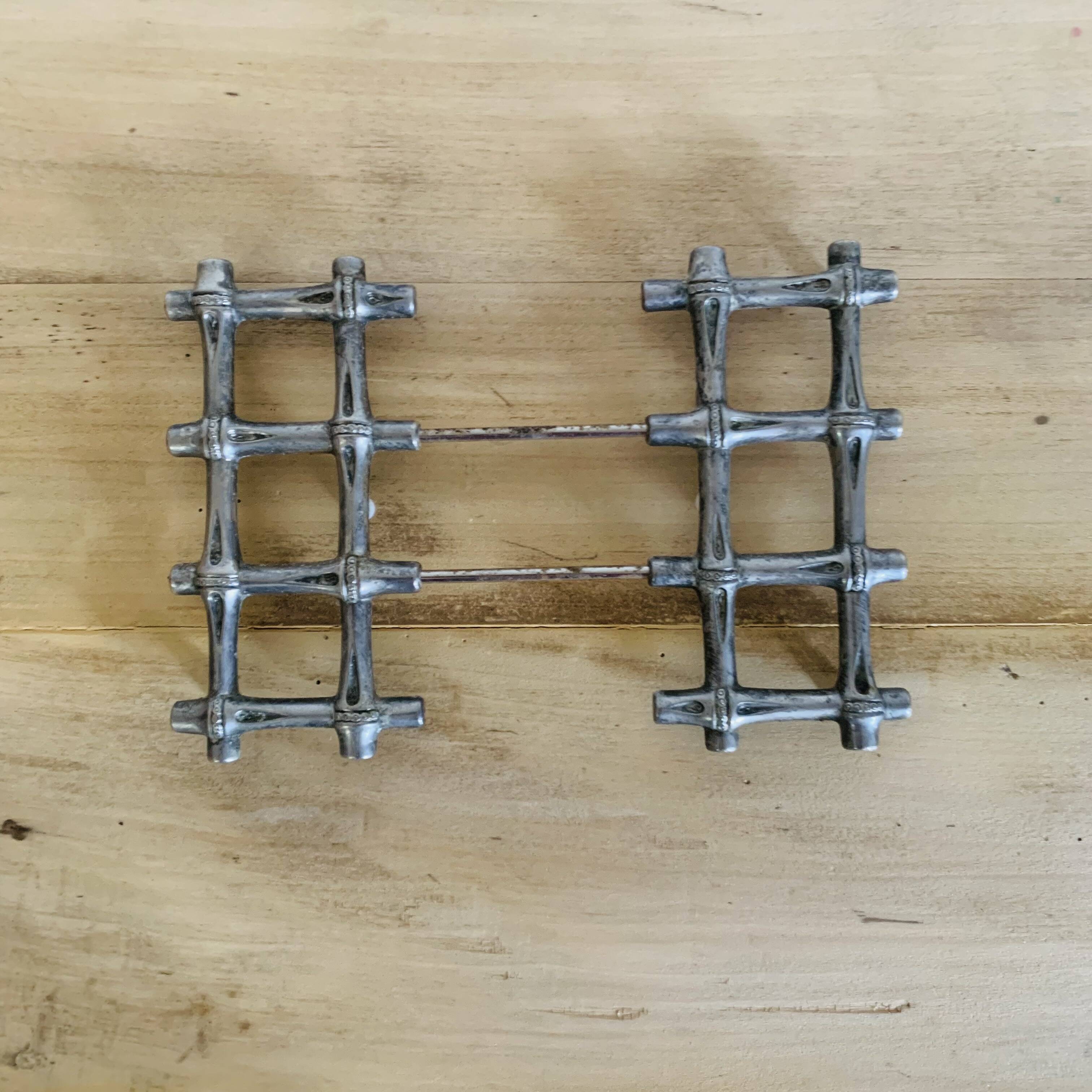 Silver metal table mat imitating bamboo