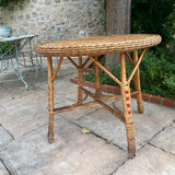 Round table with 2 rattan chairs