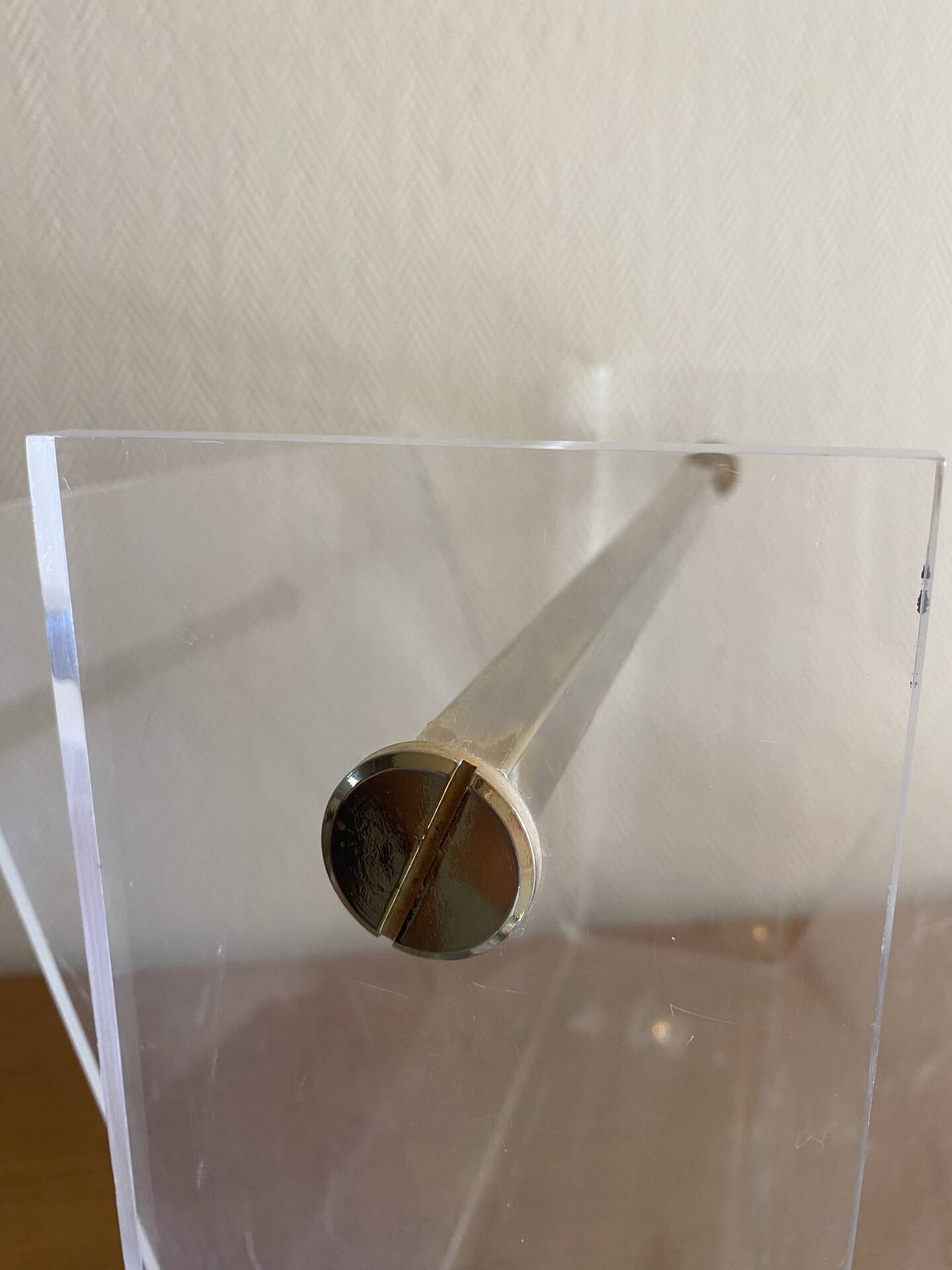 Vintage magazine rack in plexiglass by David Lange.