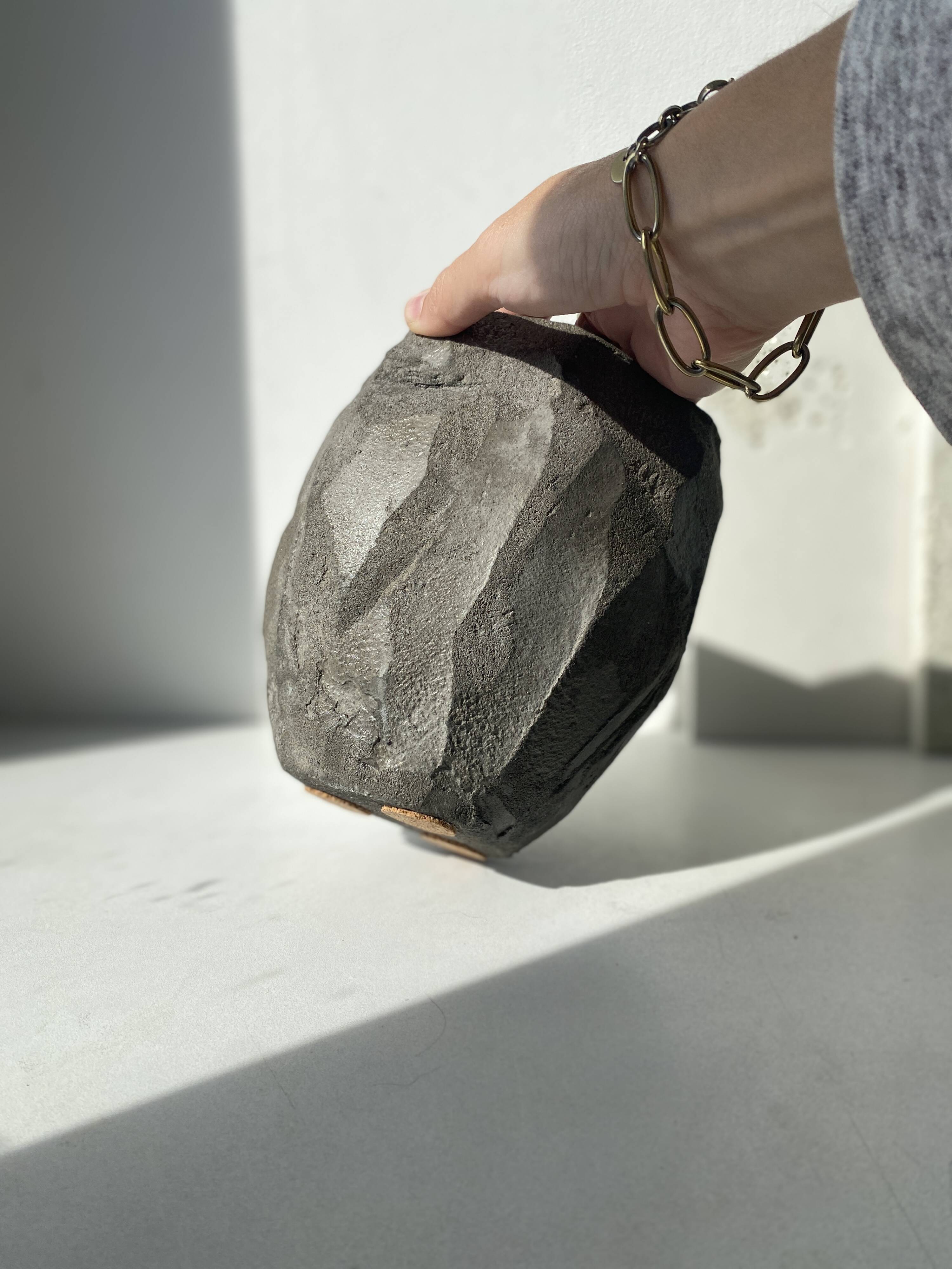 Vase / Large sculpted concrete pot