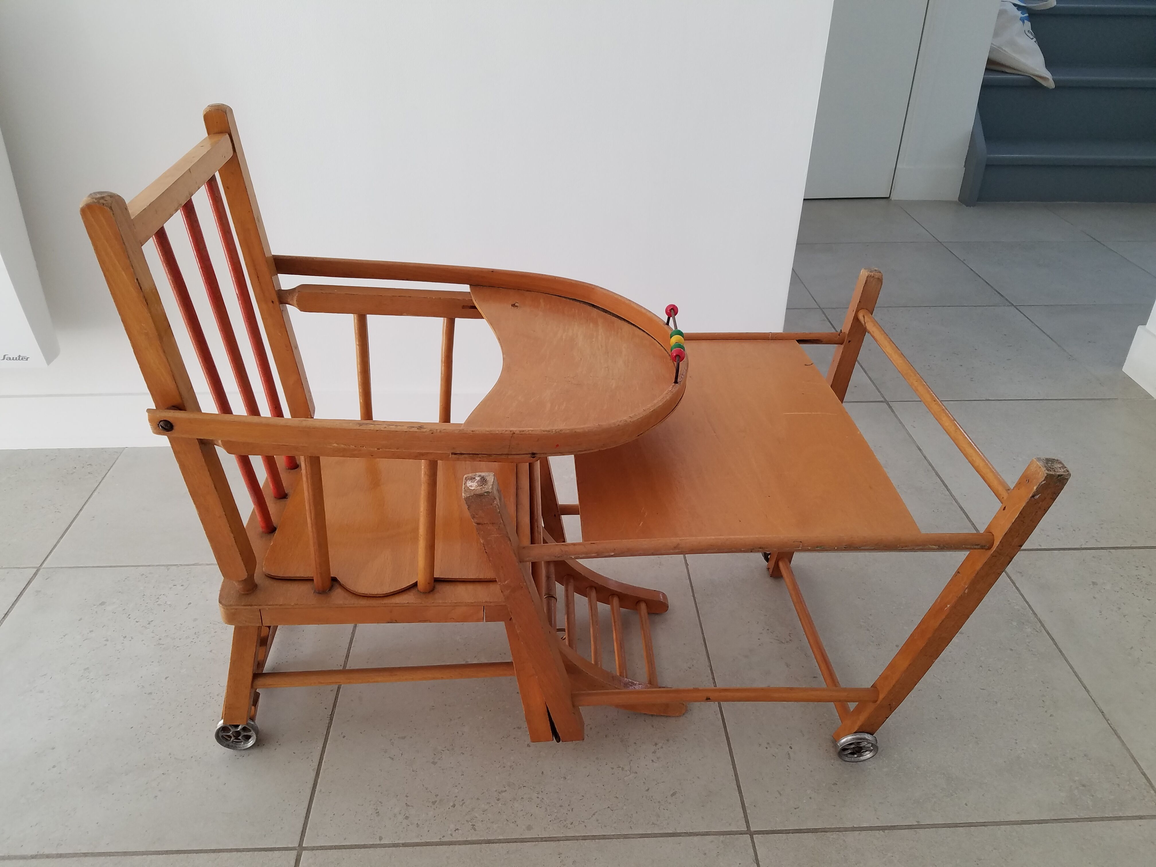 Chaise haute pour enfant