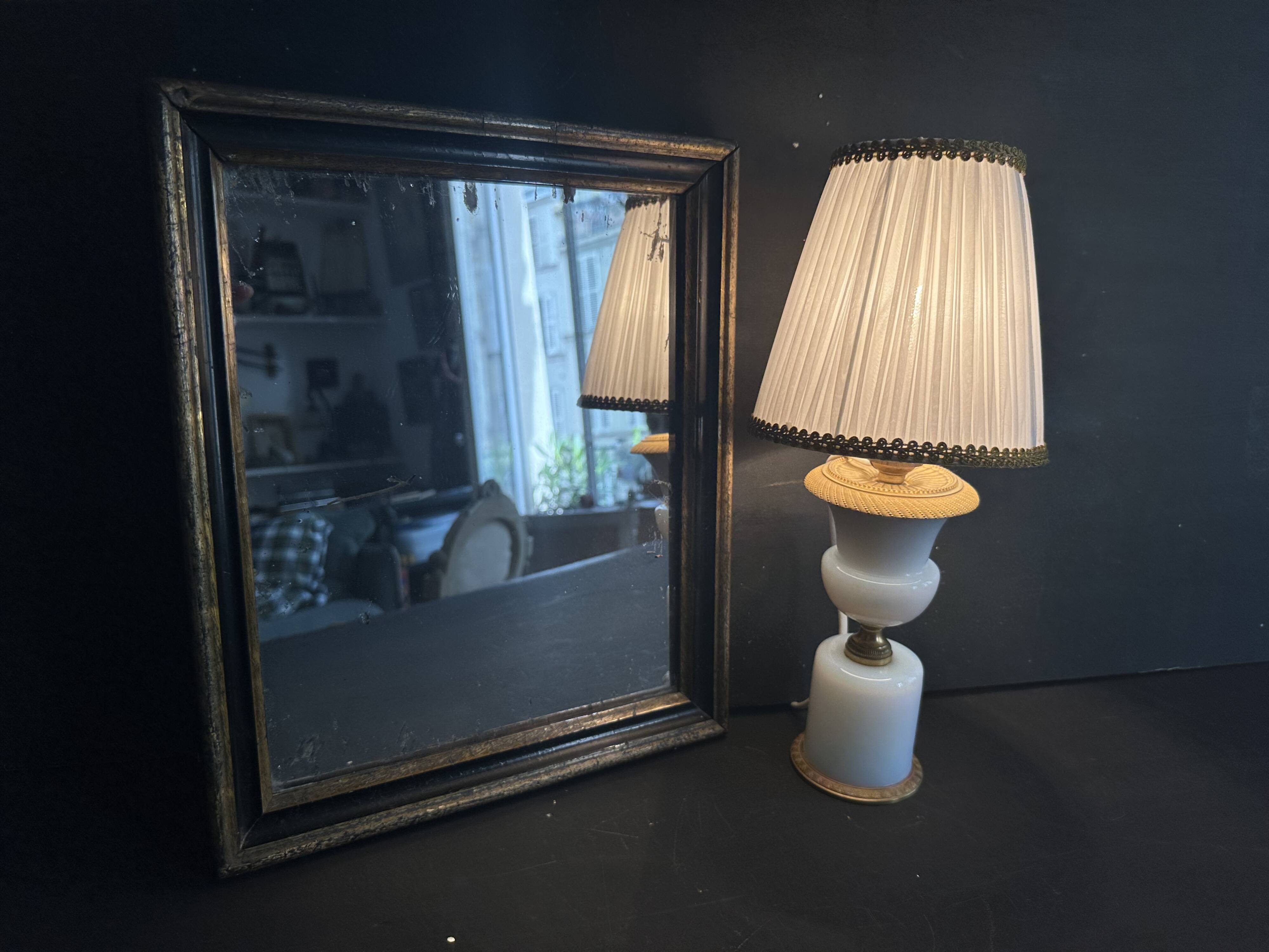 Lampe XIXe en opaline blanche et métal doré