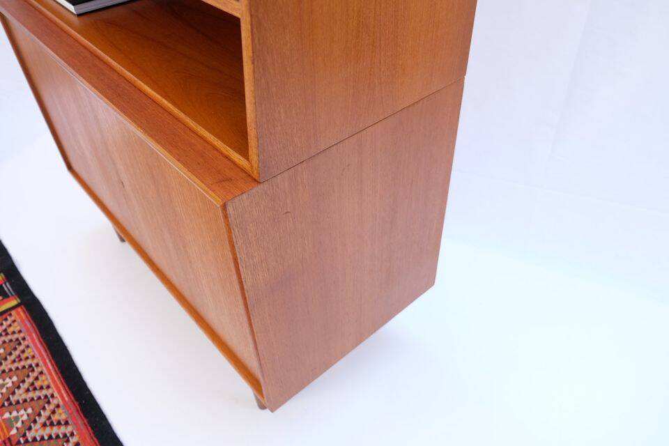 Commode en teck style années 60/70, avec bar, style rétro années 60/70.
