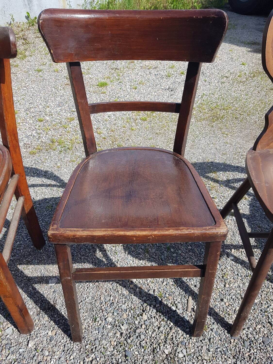 Lot de six chaises de bistrot dépareillées Baumann