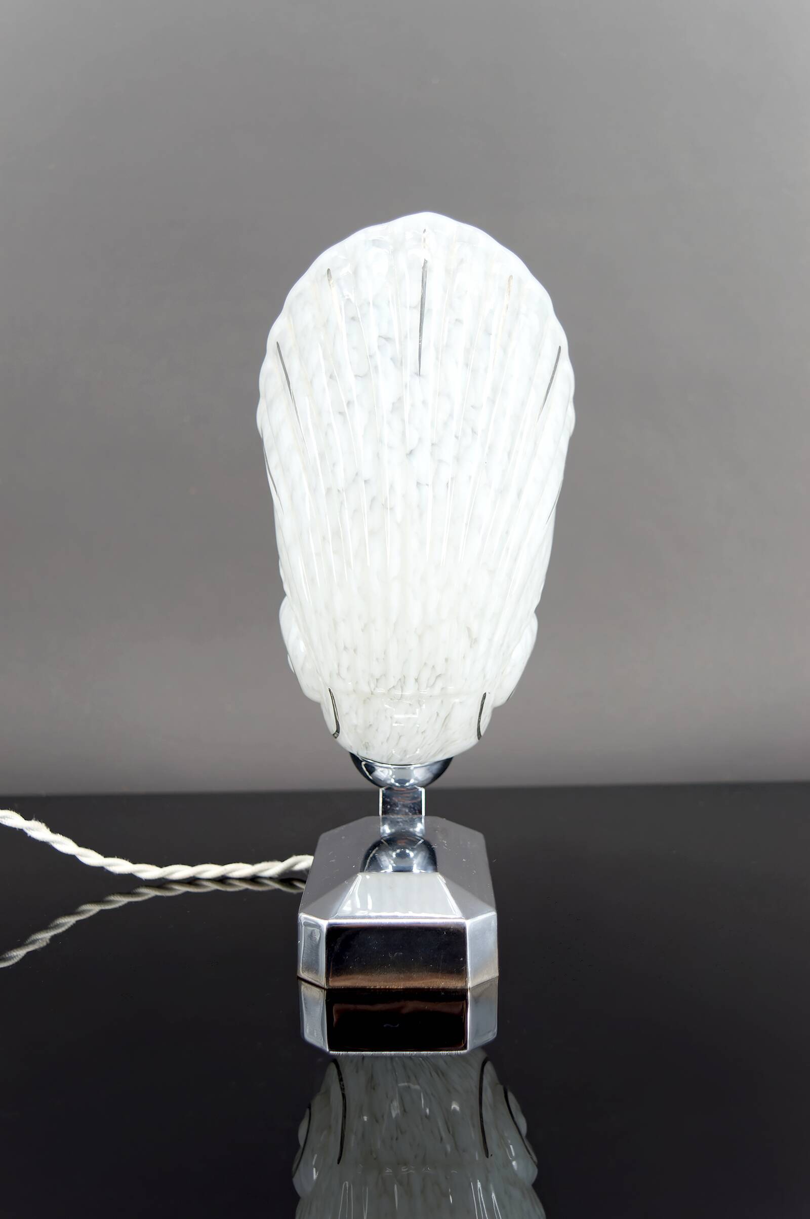 Modernist Art Deco "Coquillage" lamp, France, circa 1930