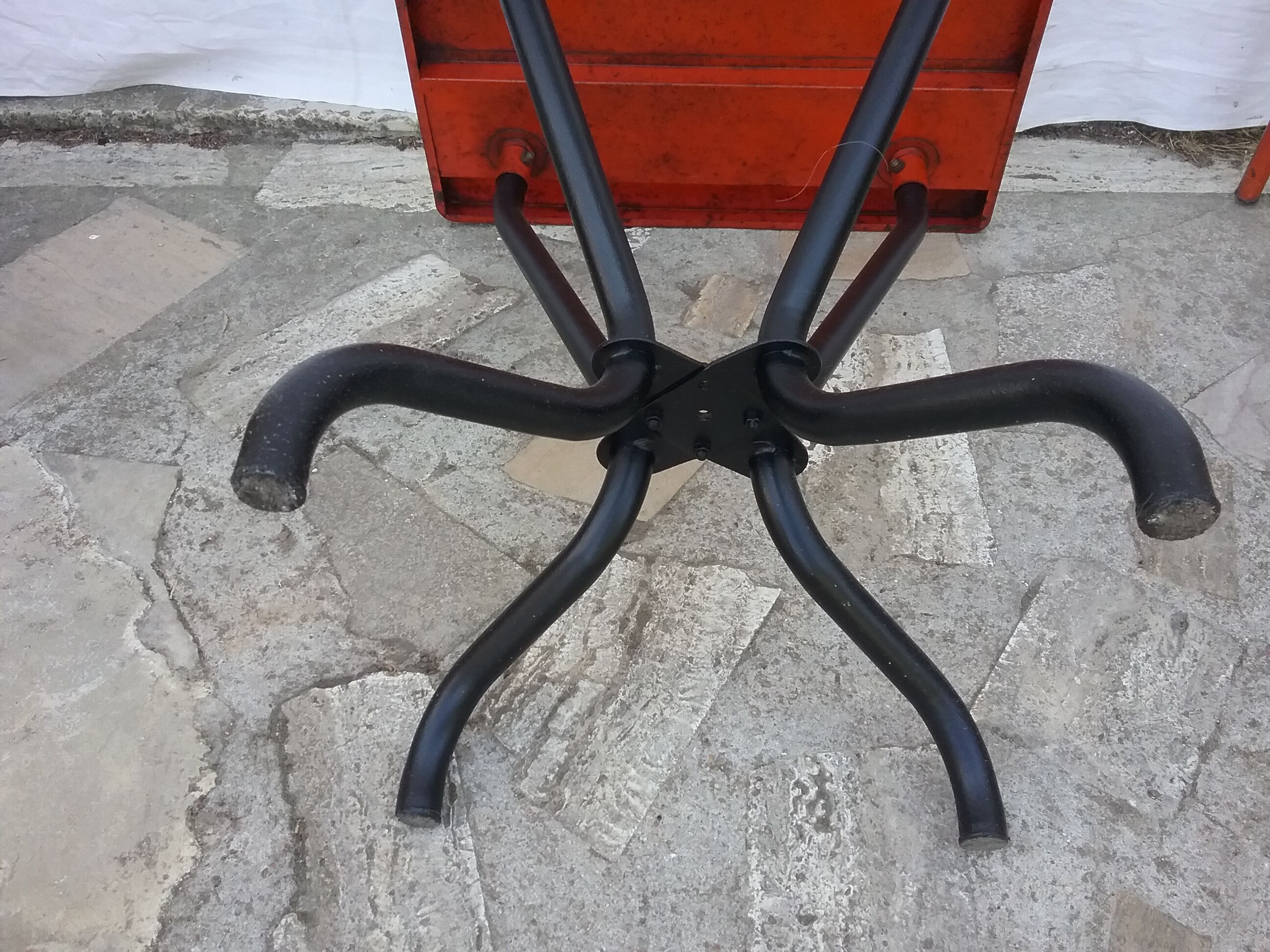 Set of 7 chairs and 1 table Tolix