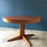 Baumann round extensible table with extensions