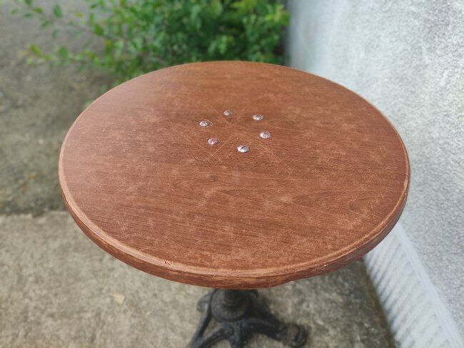 Round bistro table