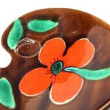 Empty ceramic pocket with flower