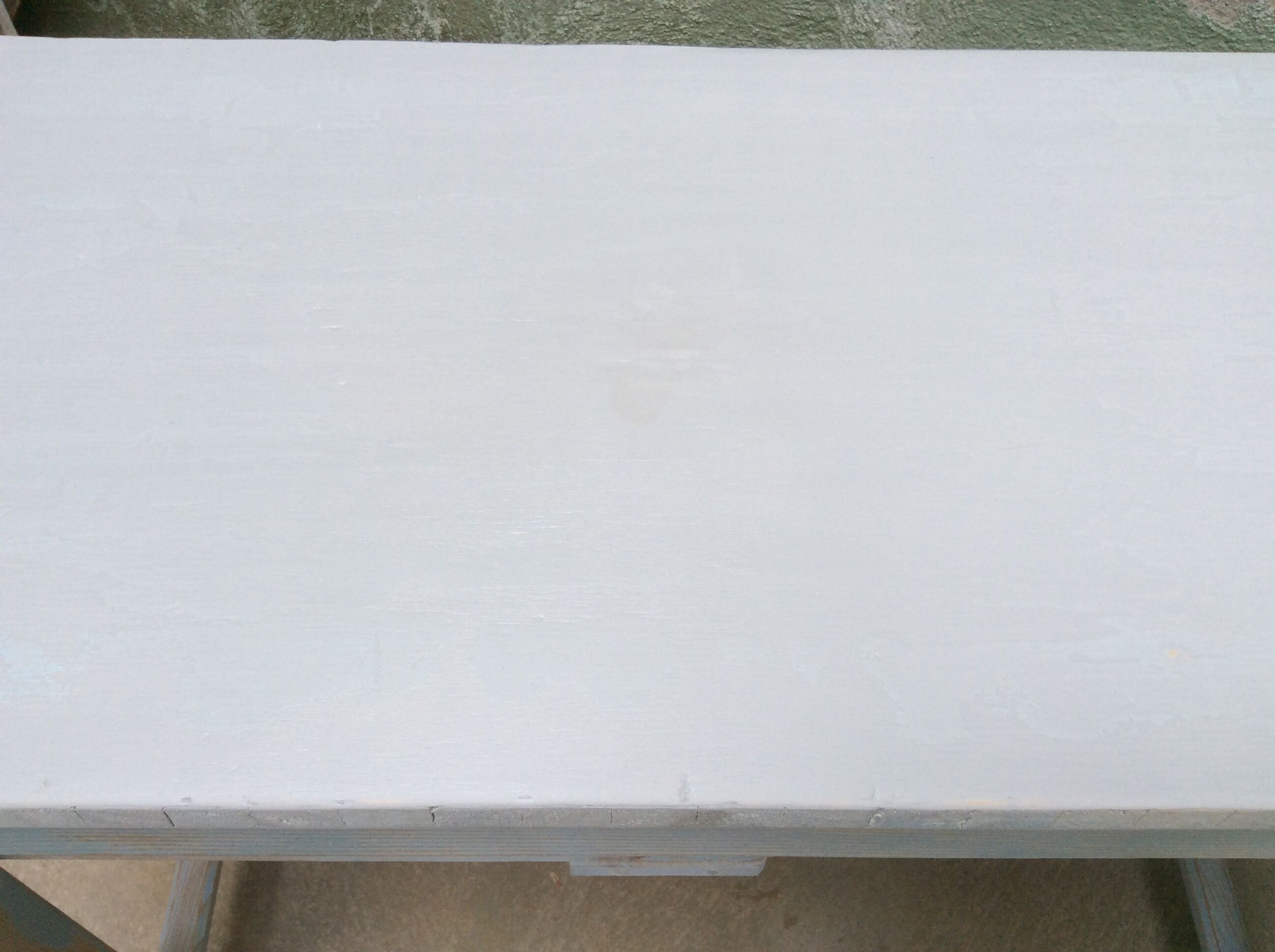 Small set-up with drawers