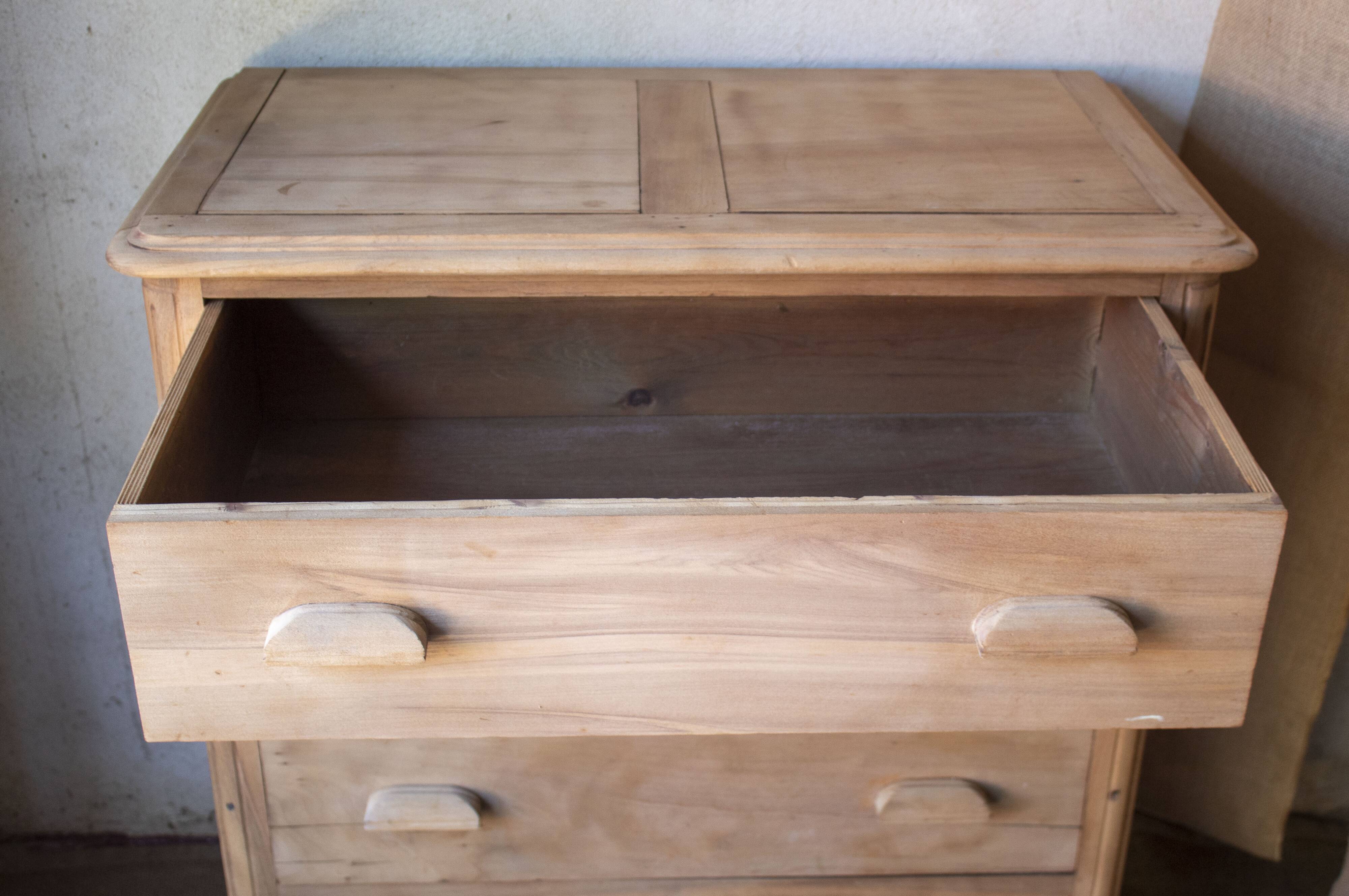 Solid wood chest of drawers