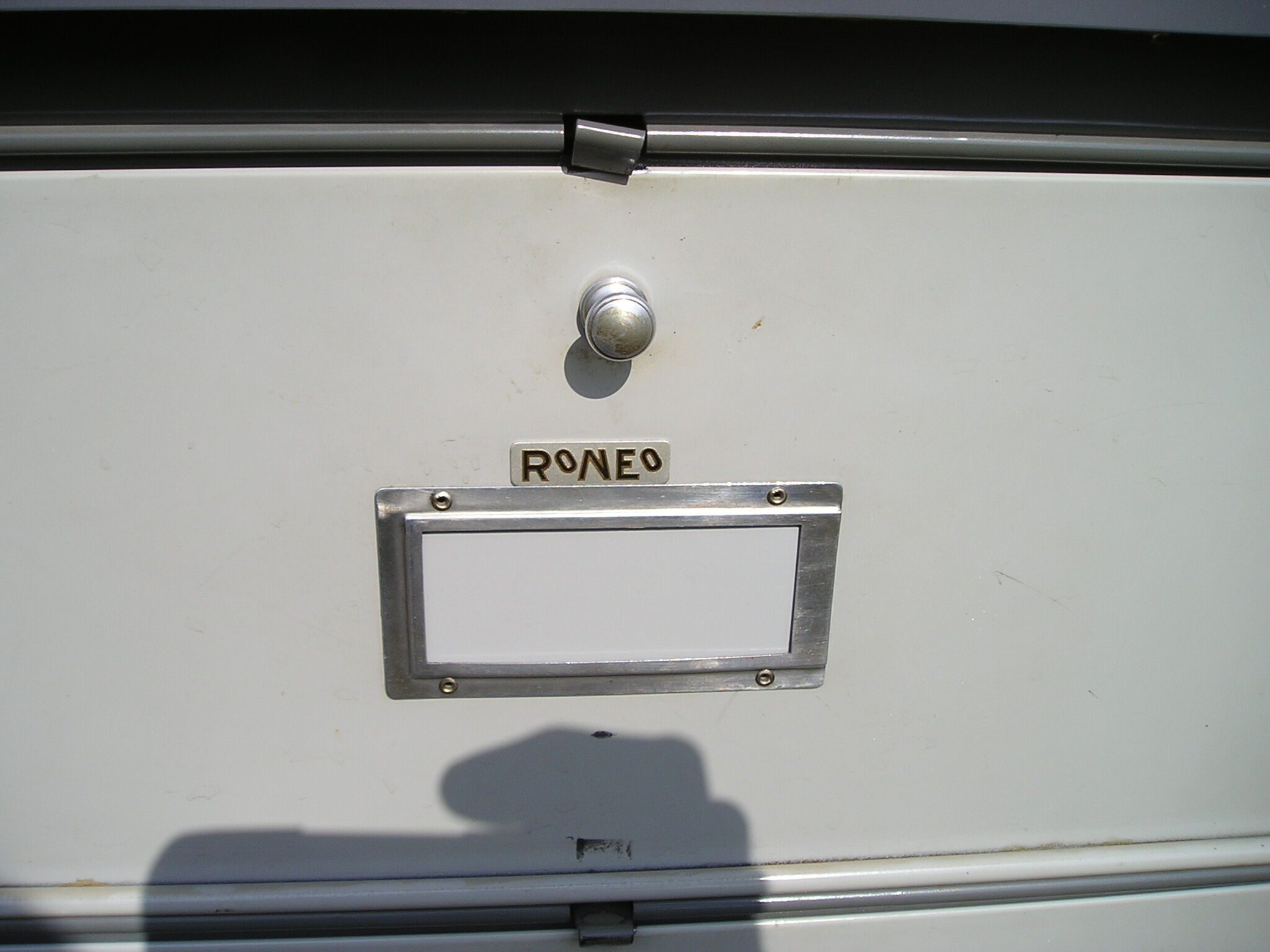 Cabinet with 10 drawers flaps with label holder and roneo buttons