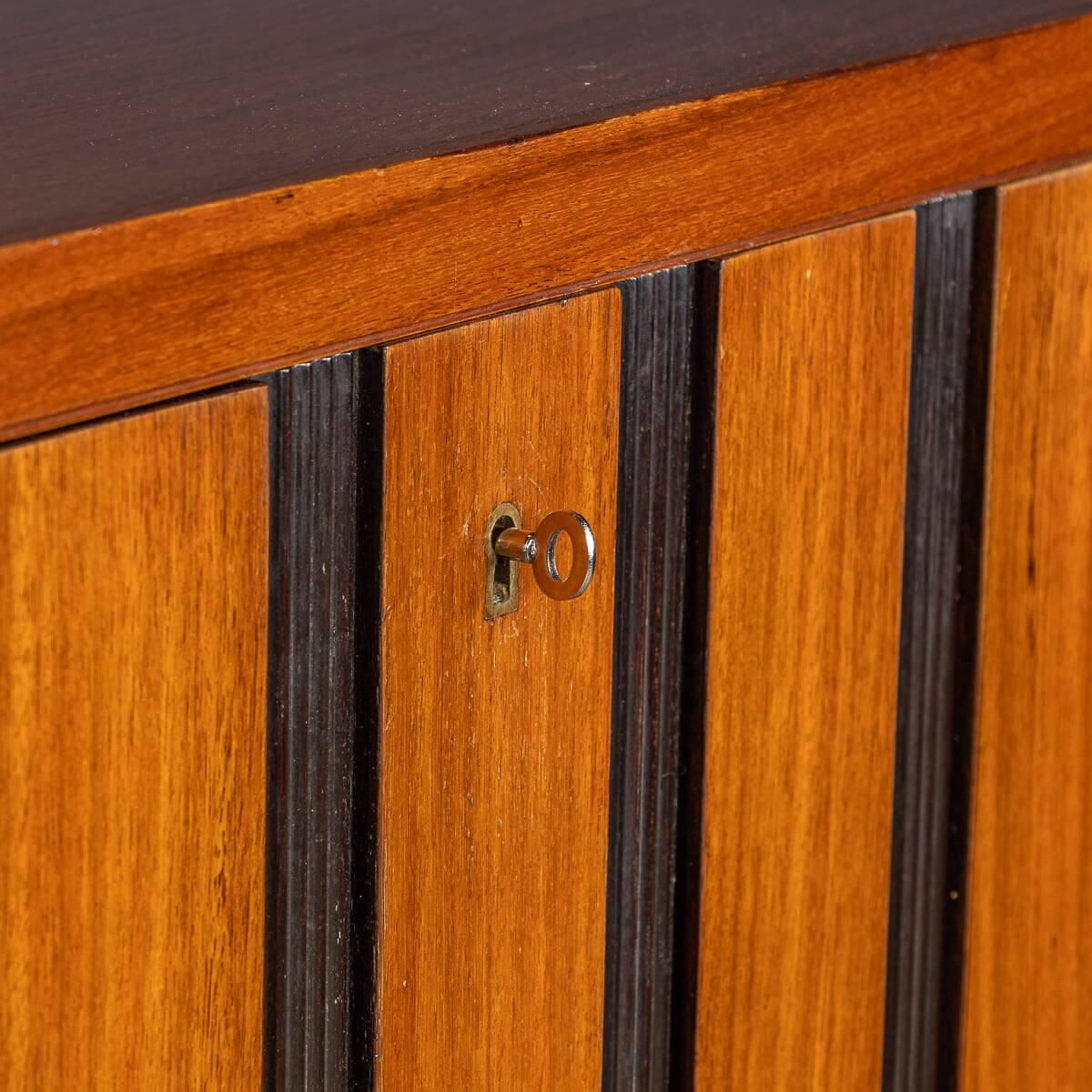 MID 20thC ITALIAN STRIPED WOODEN BUFFET BY PAOLO BUFFA c.1950