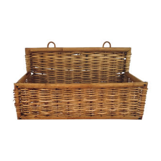 Shelf in rattan