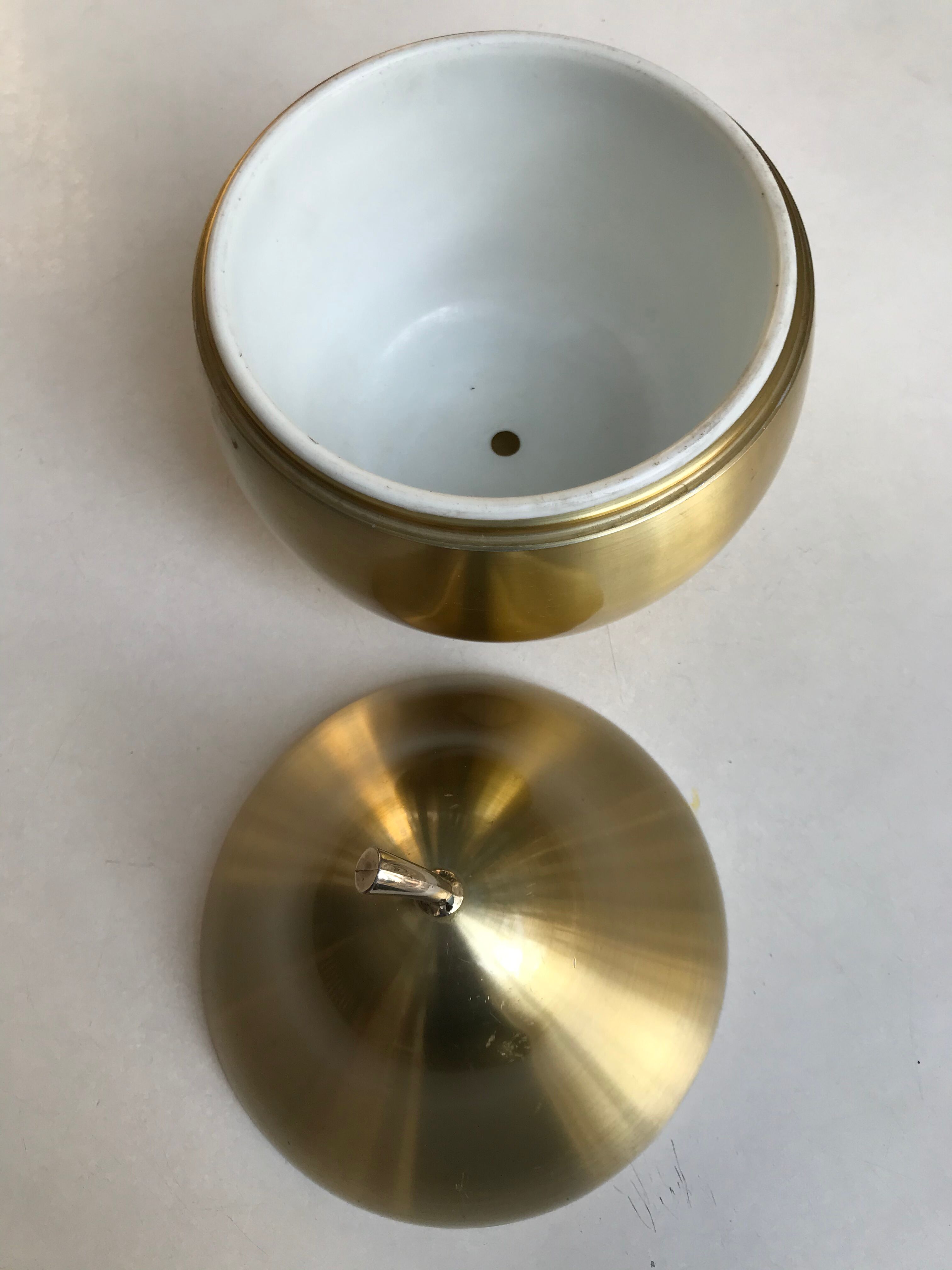 Golden pear-shaped ice bucket signs Novo industries Australiia 1970