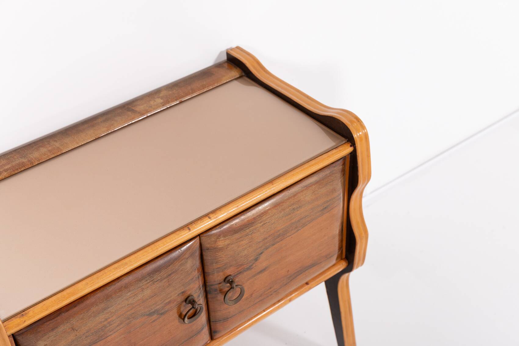 Table de nuit/armoire sculpturale italienne du milieu du siècle, années 1950