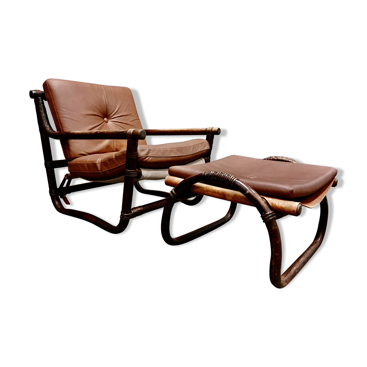 Fauteuil et son ottoman rotin et cuir 1950