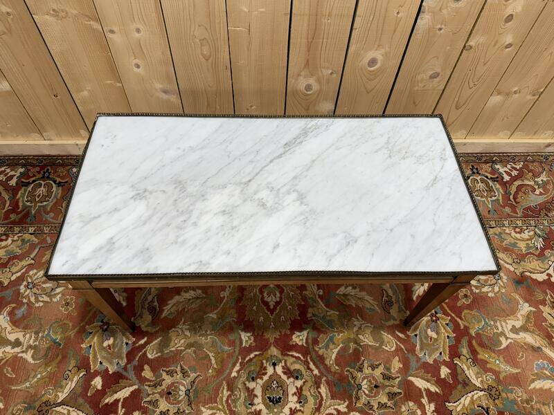 Table basse de style Louis XVI en marbre blanc et merisier
