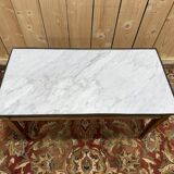 Table basse de style Louis XVI en marbre blanc et merisier