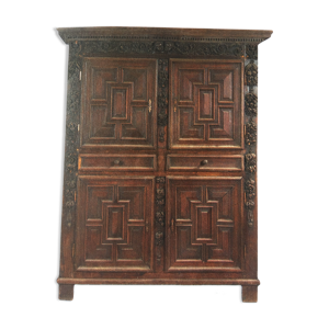 cabinet à quatre volets