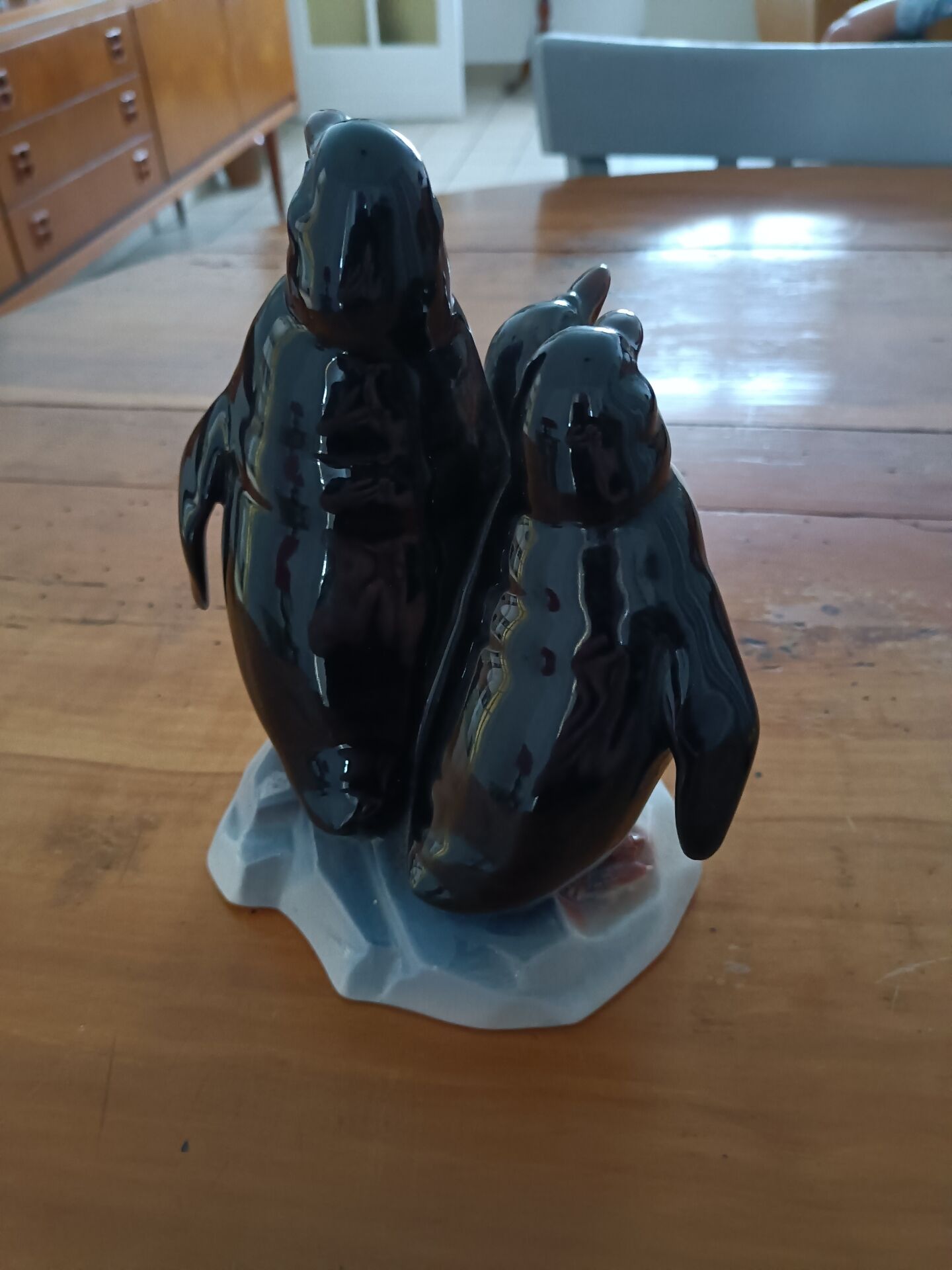 Spanish porcelain penguin family