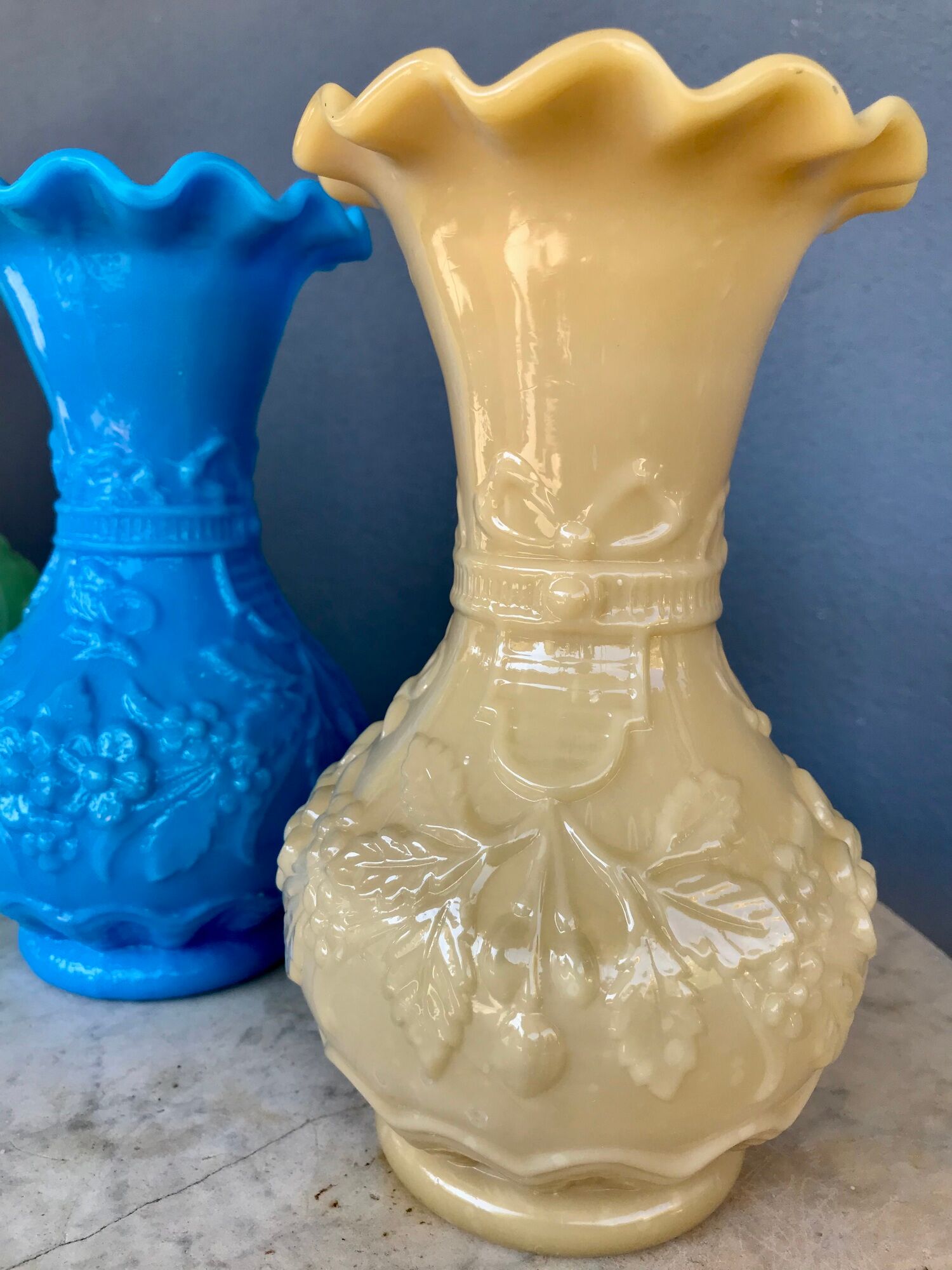 Paire de vases opaline de foire début XX