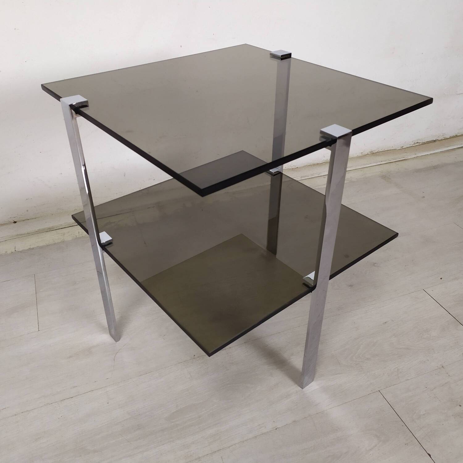 Bouts de canapé vintage chrome verre fumé