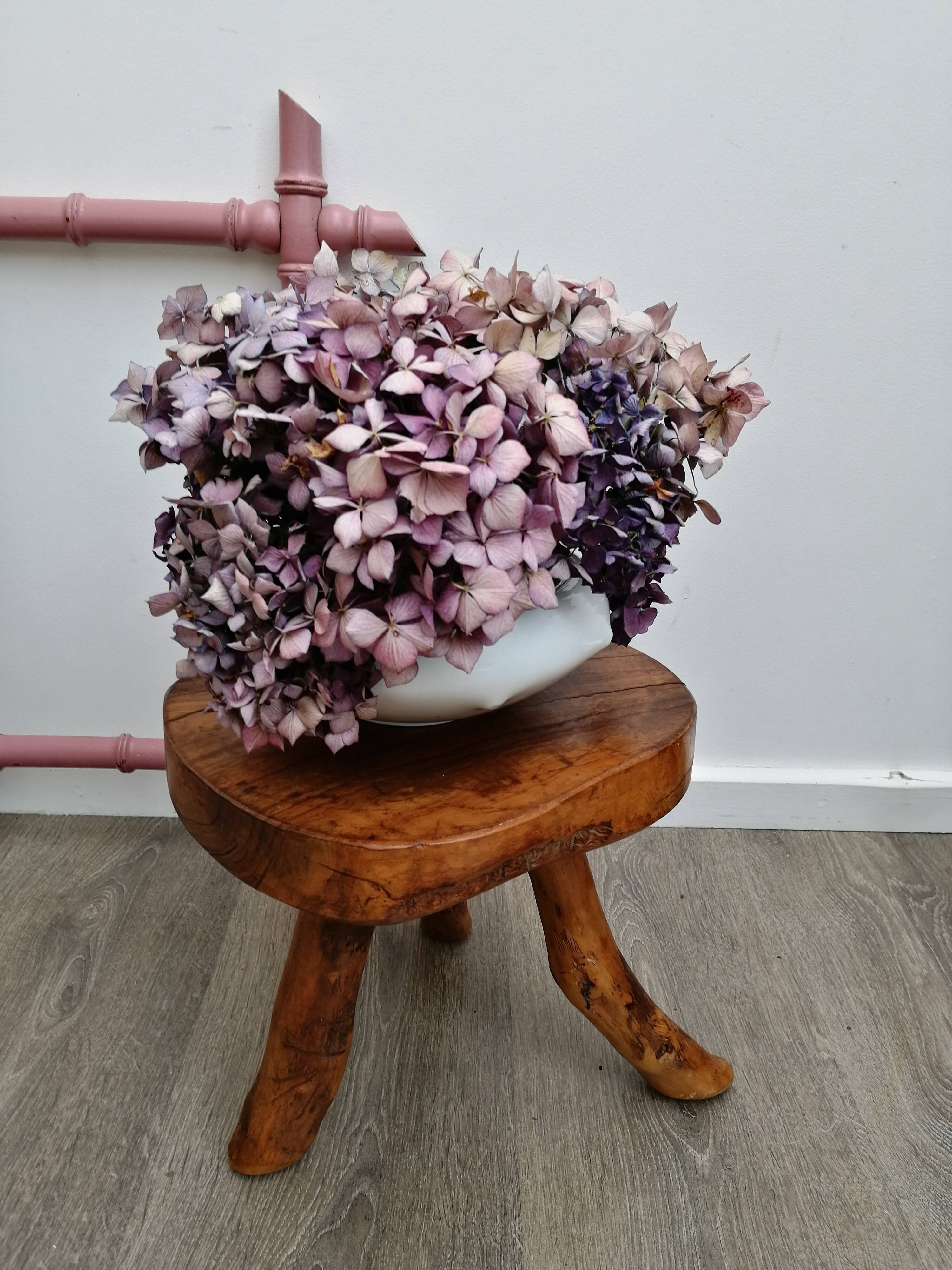 Tripod tab in olive wood