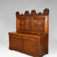 Banc coffre Gothique d'église en chêne sculpté, vers 1880