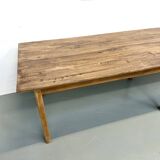 XXL table with 6 legs made of solid pine and rubberwood.